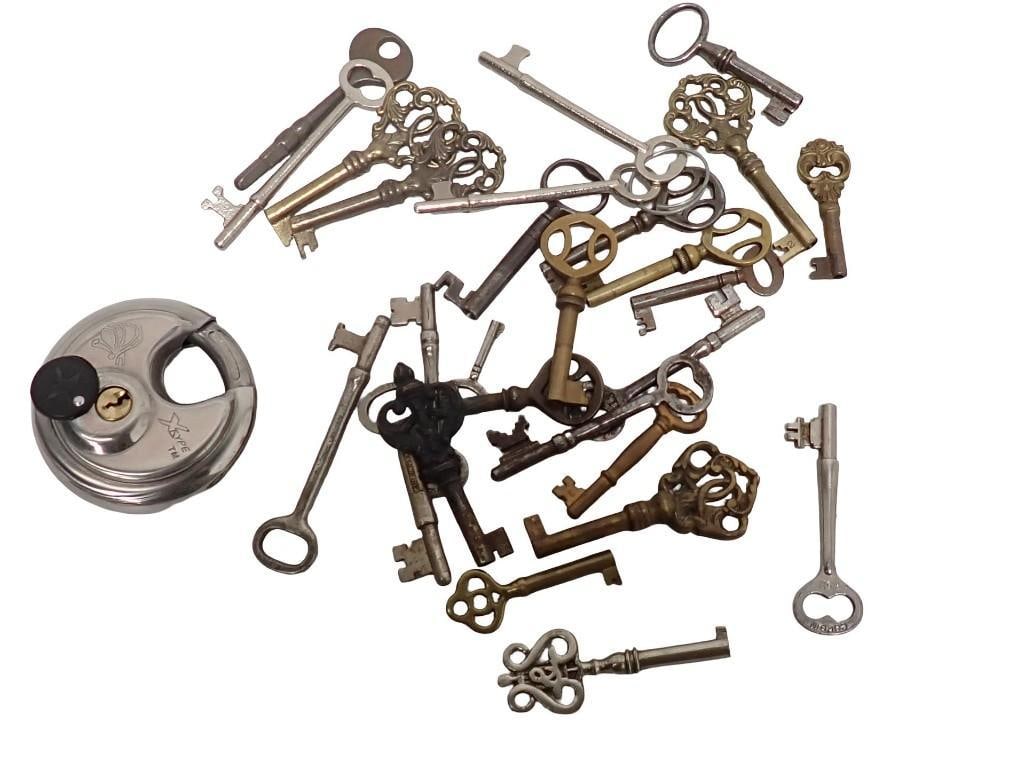Group of Antique Skeleton Keys and Lock: Group of antique skeleton keys and lock; hollow barrel and pin keys in varying sizes, with some by Corbin, Yale, Steinway & Sons piano case lock key, and one Chateau lock All pictures are conside