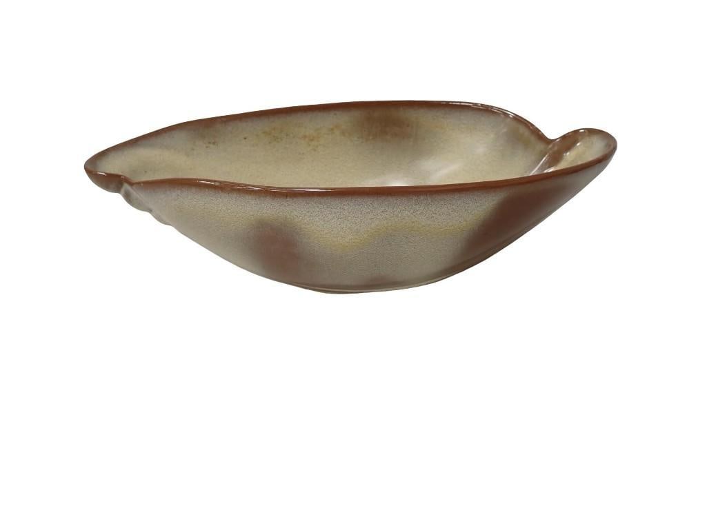 Vintage Frankoma Pottery Desert Gold Vegetable Bowl: Vintage Frankoma Pottery Desert Gold Vegetable Bowl All pictures are considered part of the description and should be examined carefully by bidders. Live Auctioneers is now offering Live Shipping th