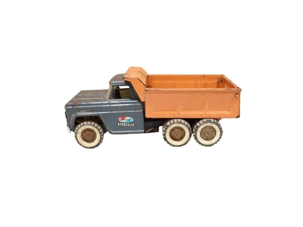 Vintage Structo Pressed Steel Dump Truck (1 of 7)
