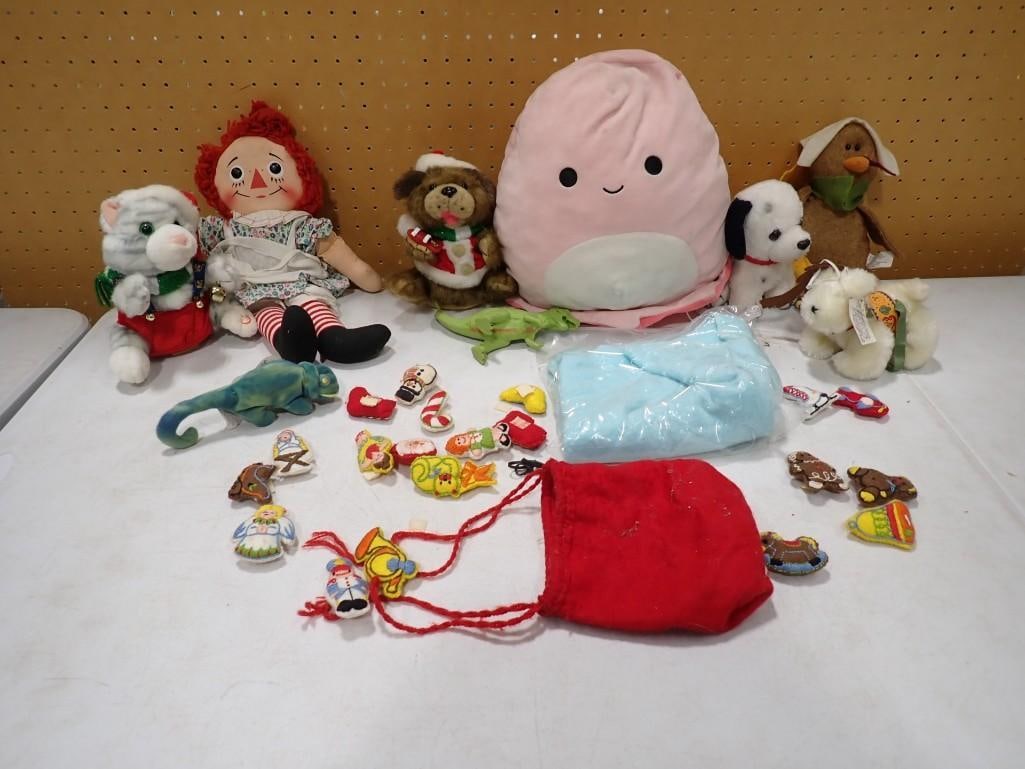 Lot of Plush Toys, Etc incl Raggedy Ann, etc: Lot of Plush Toys, Etc incl Raggedy Ann, etc All pictures are considered part of the description and should be examined carefully by bidders. Live Auctioneers is now offering Live Shipping through the