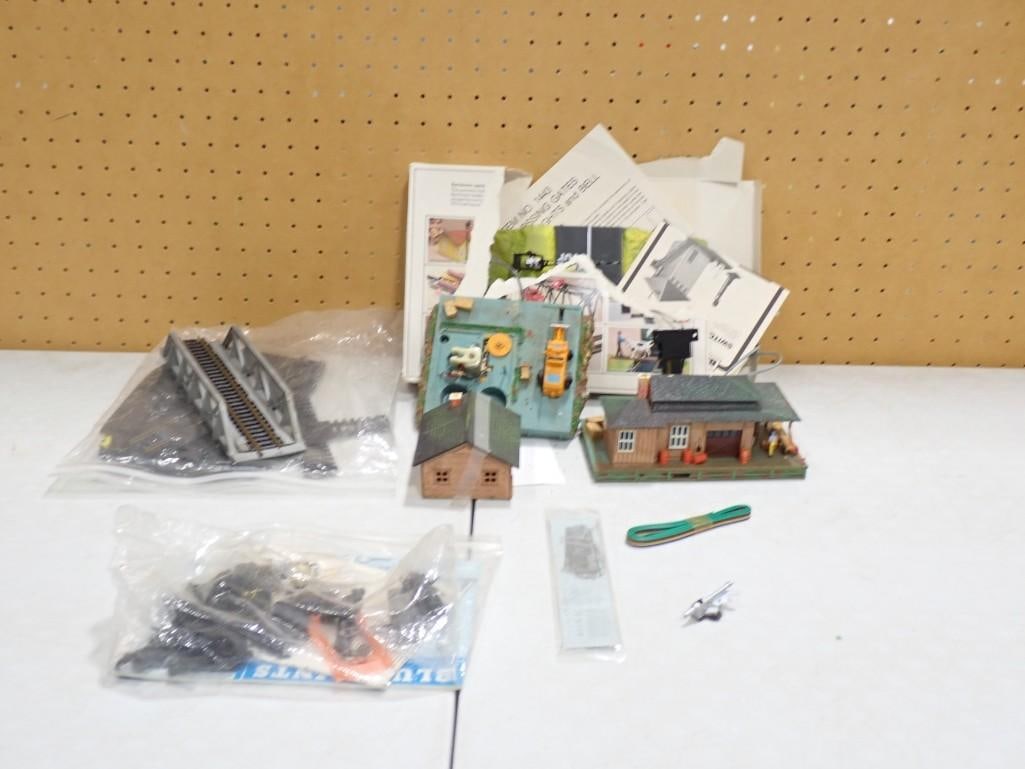 Model Railroad Buildings, Model Train Accessories, Etc (1 of 7)