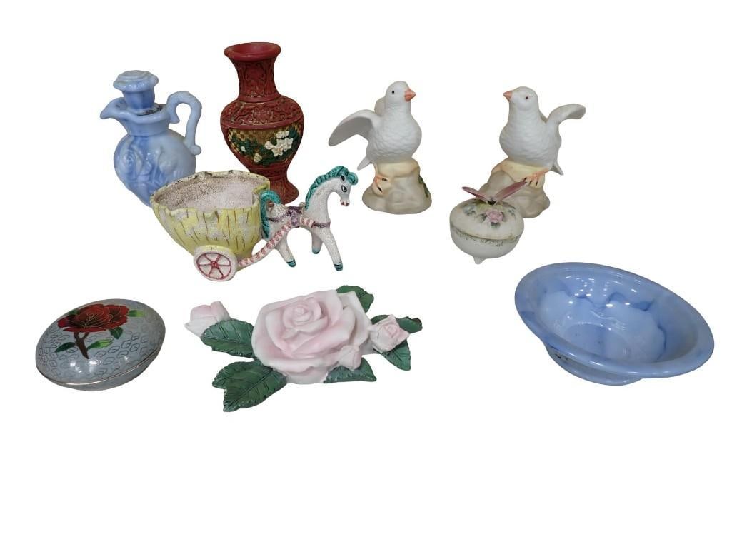 Collectibles incl Cloisonne Trinket Box, Figurines, Trinket Dish, etc: Collectibles incl Figurines, Trinket Dish, Cloisonne Trinket Box, etc All pictures are considered part of the description and should be examined carefully by bidders. Live Auctioneers is now offerin