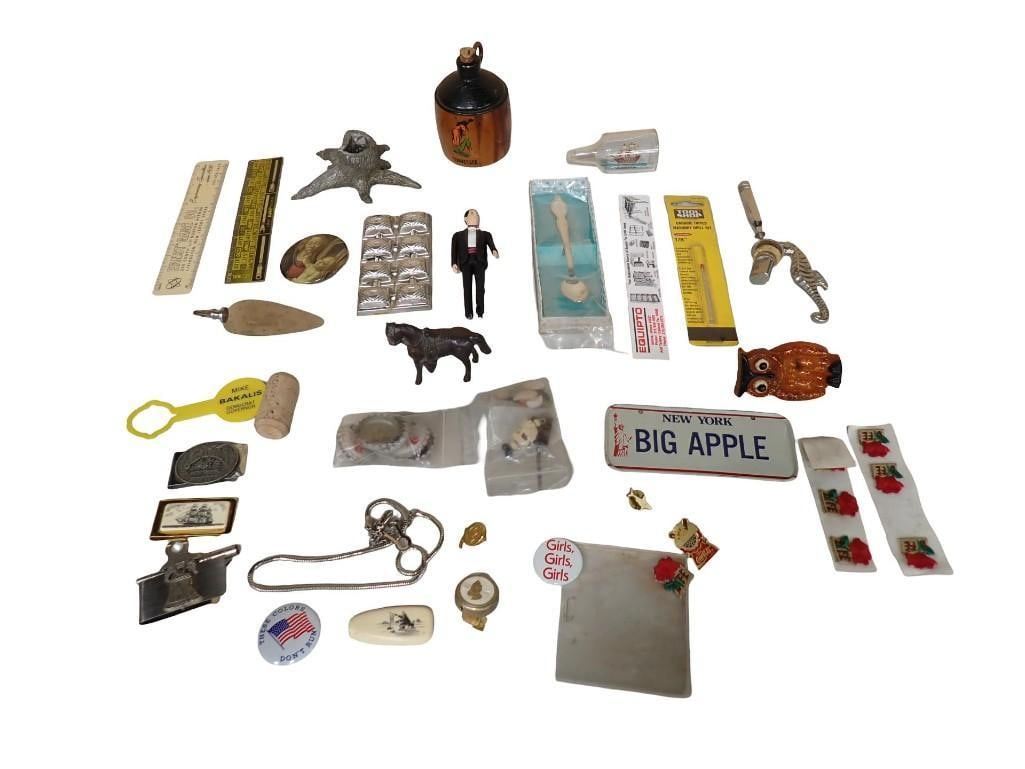 Vintage Smalls incl Owl Figure, Pins, Buttons, Small Spoon, Key Chains, etc: Vintage Smalls incl Owl Figure, Pins, Buttons, Small Spoon, Key Chains, etc All pictures are considered part of the description and should be examined carefully by bidders. Live Auctioneers is now off