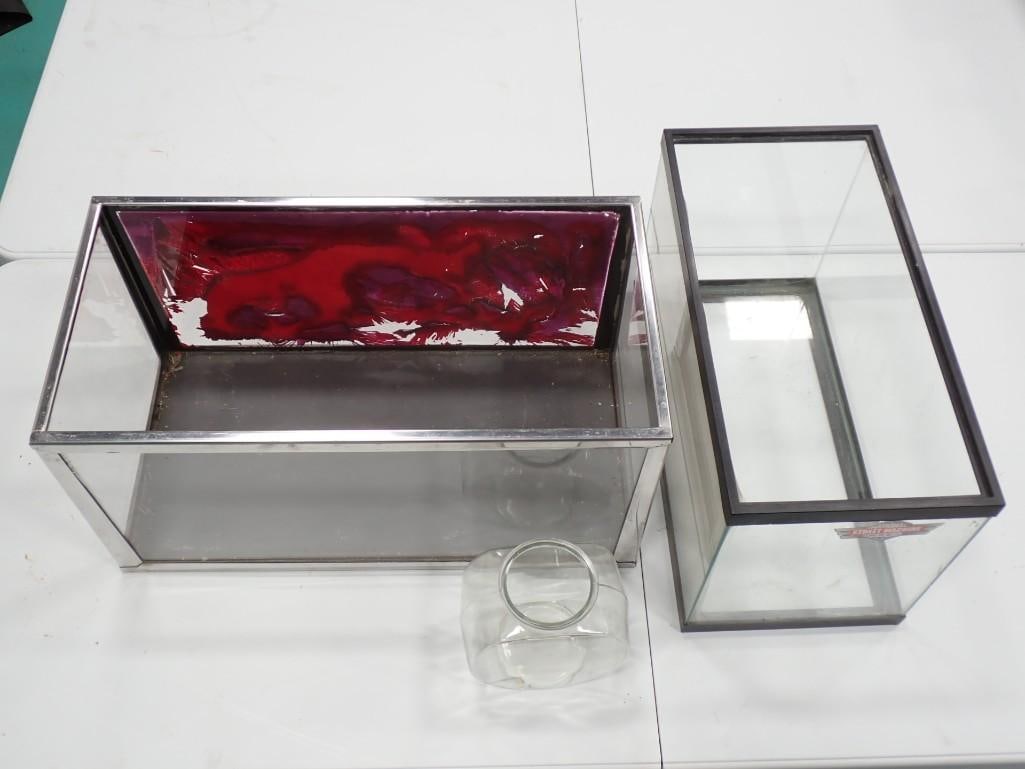 2 Fish Tanks and a Fish Bowl: 2 Fish Tanks and a Fish Bowl Condition: unchecked All pictures are considered part of the description and should be examined carefully by bidders. Live Auctioneers is now offering Live Shi