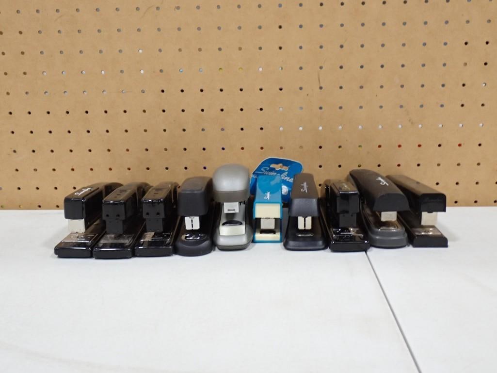 Lot of Staplers including Swingline: Lot of Staplers including Swingline All pictures are considered part of the description and should be examined carefully by bidders. Live Auctioneers is now offering Live Shipping through them. This i