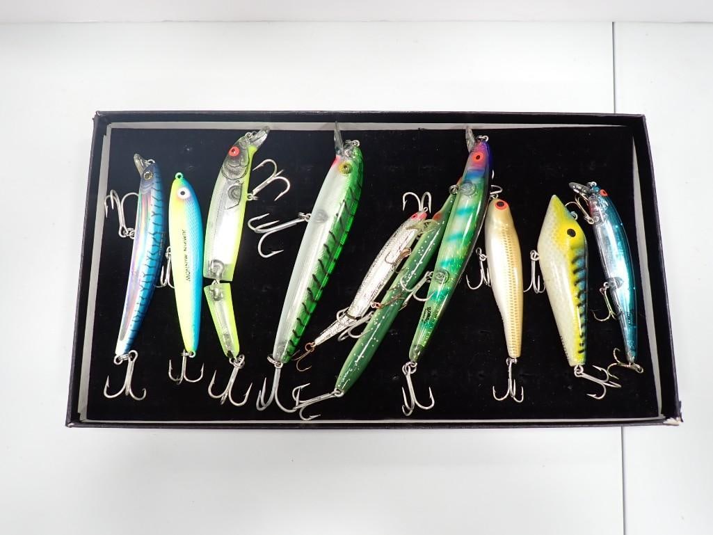 Lot of Fishing Lures: Lot of Fishing Lures All pictures are considered part of the description and should be examined carefully by bidders. Live Auctioneers is now offering Live Shipping through them. This is an optional p