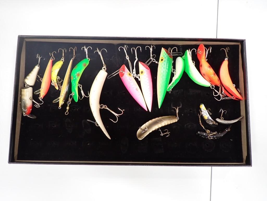 Lot of Fishing Lures: Lot of Fishing Lures All pictures are considered part of the description and should be examined carefully by bidders. Live Auctioneers is now offering Live Shipping through them. This is an optional p