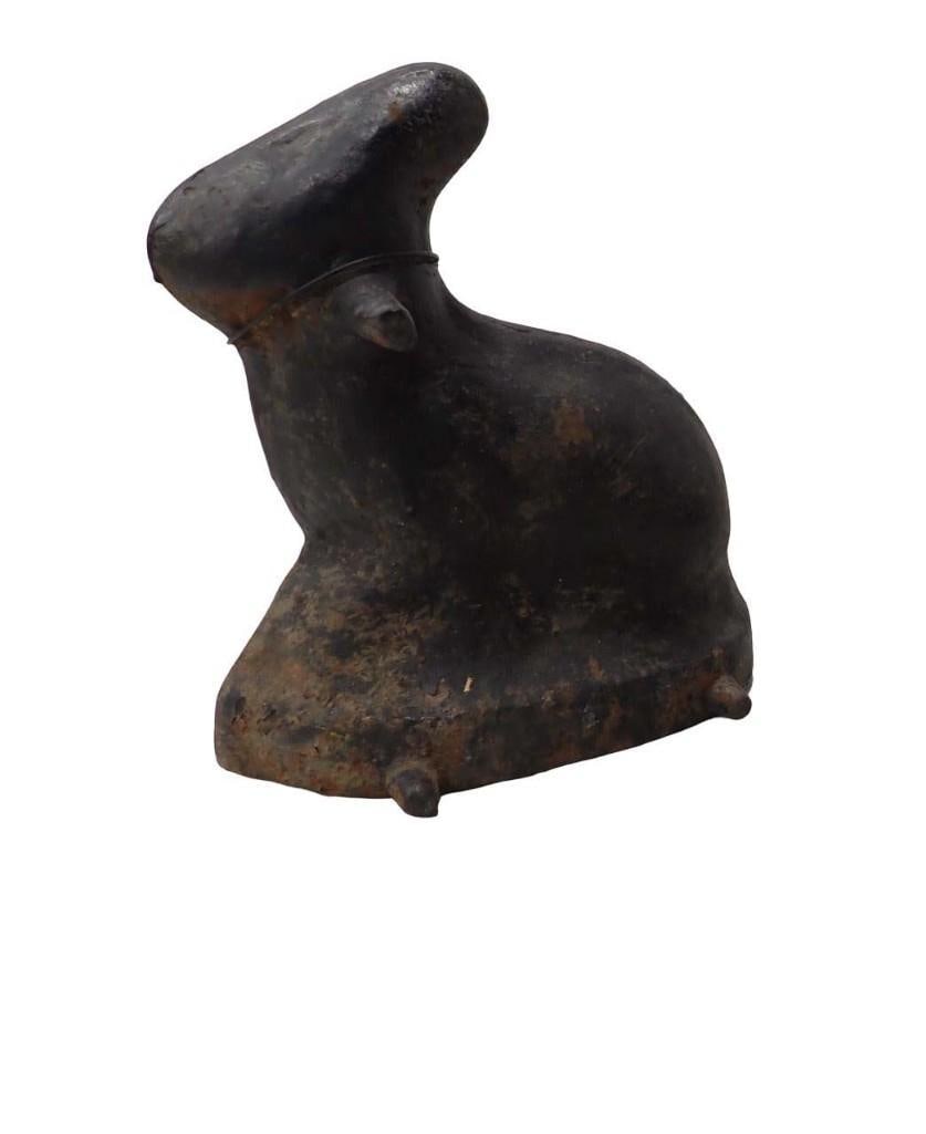 Antique Cast Iron Rabbit Cake Mold or Butter Mold: Antique Cast Iron Rabbit Cake Mold or Butter Mold All pictures are considered part of the description and should be examined carefully by bidders. Live Auctioneers is now offering Live Shipping throug
