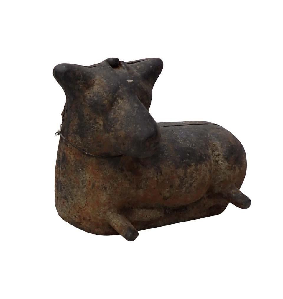 Antique Cast Iron Dog Cake Mold or Gelatin Mold: Antique Cast Iron Dog Cake Mold or Gelatin Mold All pictures are considered part of the description and should be examined carefully by bidders. Live Auctioneers is now offering Live Shipping through 