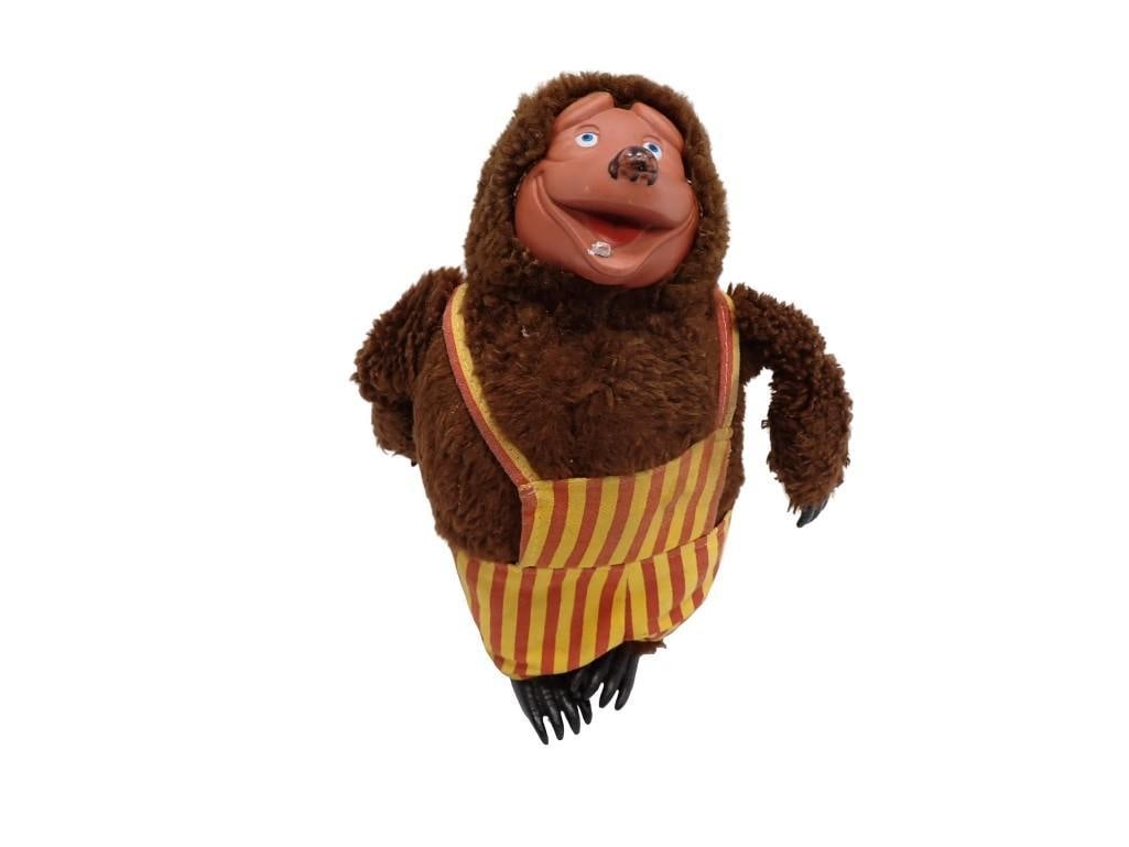 Vintage Showbiz Pizza Billy Bob Plush Toy from the Rock A Fire Explosion Band: Vintage Showbiz Pizza Billy Bob Plush Toy from the Rock A Fire Explosion Band All pictures are considered part of the description and should be examined carefully by bidders. Live Auctioneers is now o