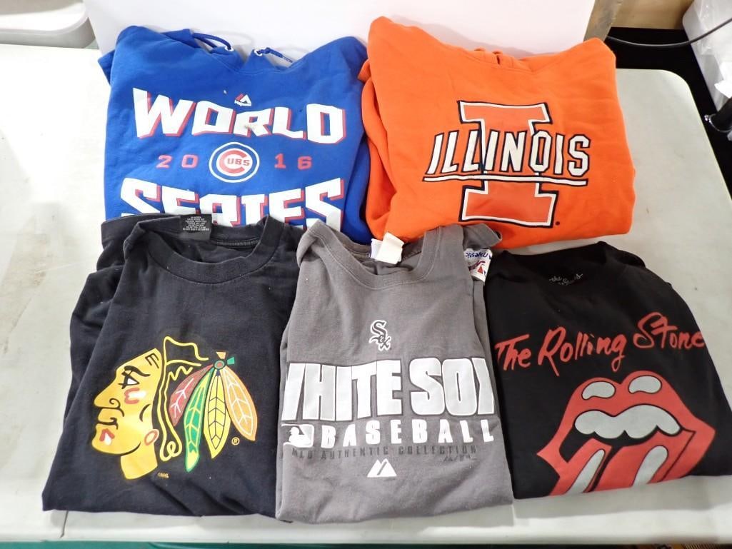 5 T Shirts incl The Rolling Stones, Cubs 2016 World Series, Blackhawks, White Sox, U of I: 5 T Shirts incl The Rolling Stones, Cubs 2016 World Series, Blackhawks, White Sox, U of I All pictures are considered part of the description and should be examined carefully by bidders. Live Auctione