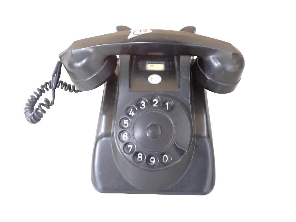 Vintage Bakelite Rotary Dial Telephone Dutch Postal and Telecommunications Service PTT: Vintage Bakelite Rotary Dial Telephone Dutch Postal and Telecommunications Service PTT All pictures are considered part of the description and should be examined carefully by bidders. Live