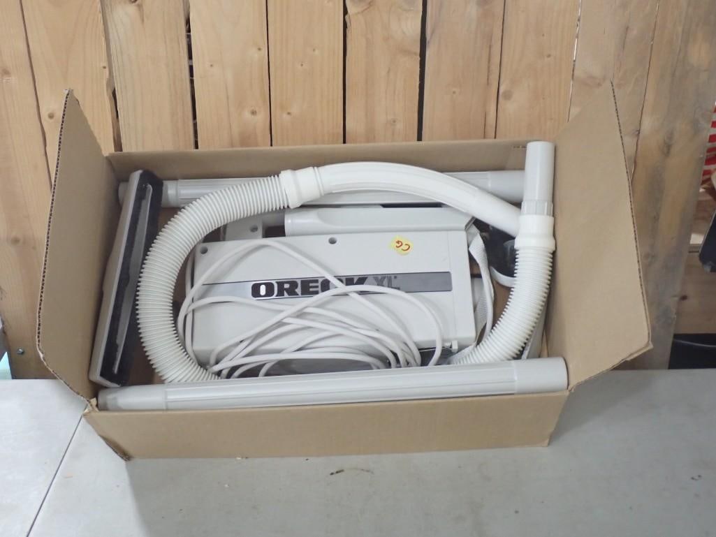 Super Oreck Compact Canister Vacuum: Super Oreck Compact Canister Vacuum Condition: untested All pictures are considered part of the description and should be examined carefully by bidders. Live Auctioneers is now offering Li