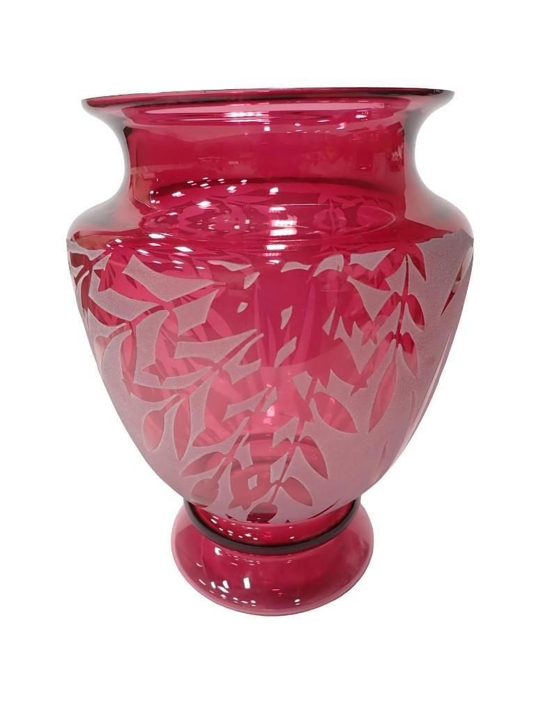Vintage Cranberry Glass Vase with a Cameo Etched Leaf or Fern Design: Vintage Cranberry Glass Vase with a Cameo Etched Leaf or Fern Design All pictures are considered part of the description and should be examined carefully by bidders. Live Auctioneers is now offering L