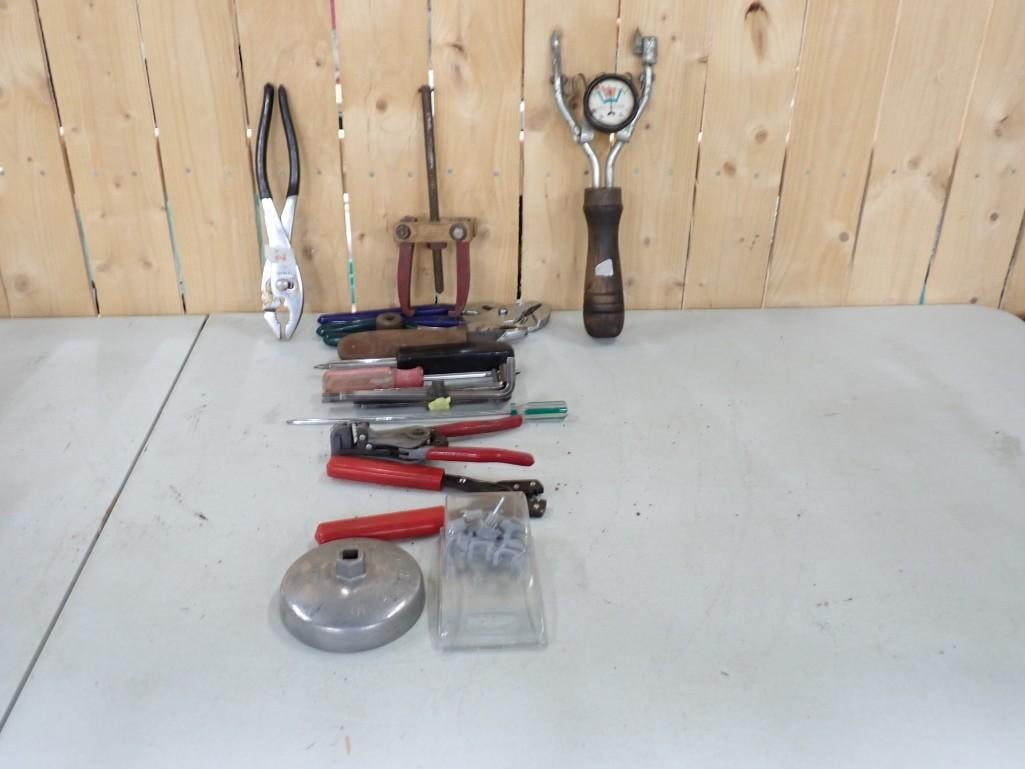 Lot of assorted Tools: Lot of assorted Tools All pictures are considered part of the description and should be examined carefully by bidders. Live Auctioneers is now offering Live Shipping through them. This is an optional 