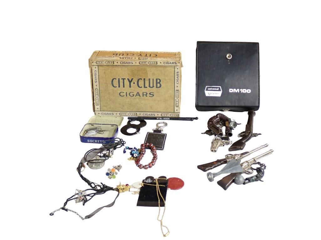 Toy Key chain Guns, Other Key chains, Vintage, Costume Jewelry, etc (1 of 4)