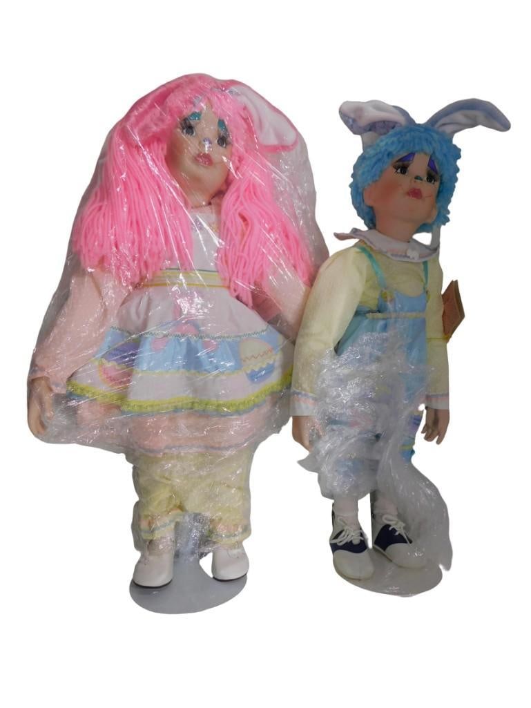 Paradise Galleries Clown Easter Porcelain Girl & Boy Dolls: Paradise Galleries Clown Easter Porcelain Girl & Boy Dolls All pictures are considered part of the description and should be examined carefully by bidders. Live Auctioneers is now offering Live Sh
