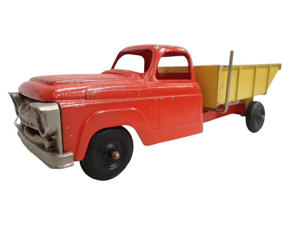 1950's Hubley Pressed Steel Dump Truck: 1950's Hubley Pressed Steel Dump Truck All pictures are considered part of the description and should be examined carefully by bidders. Live Auctioneers is now offering Live Shipping through them.