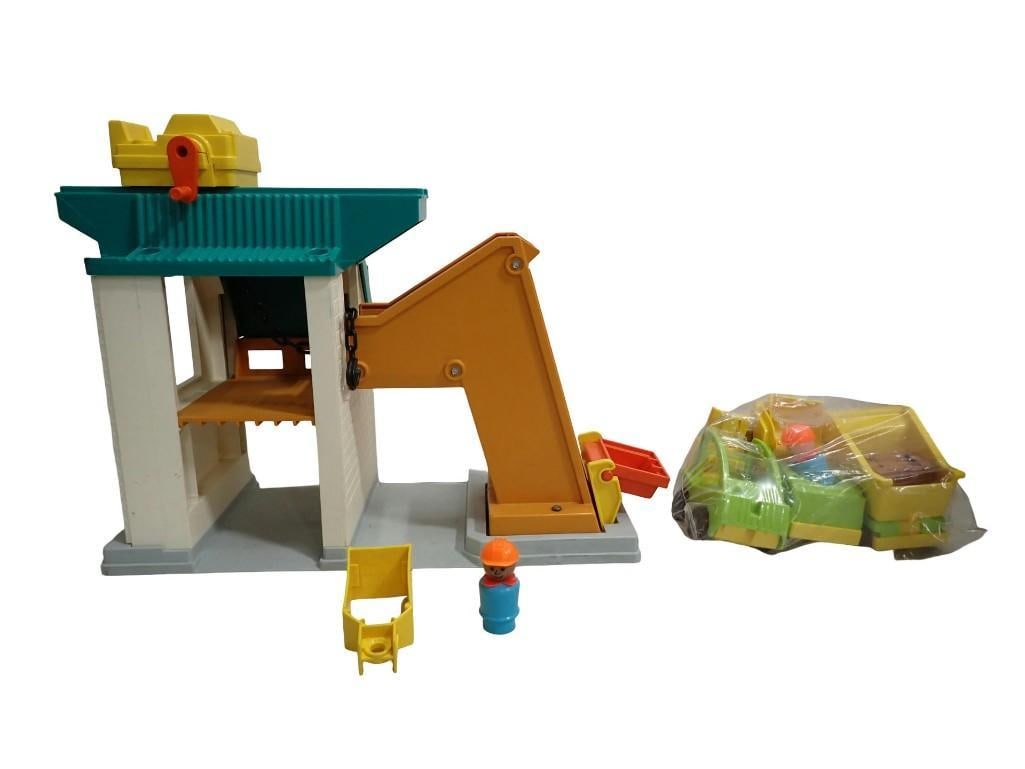 Vintage 1970's Fisher-Price Little People Lift & Load Depot playset - comes with everything as shown (1 of 12)