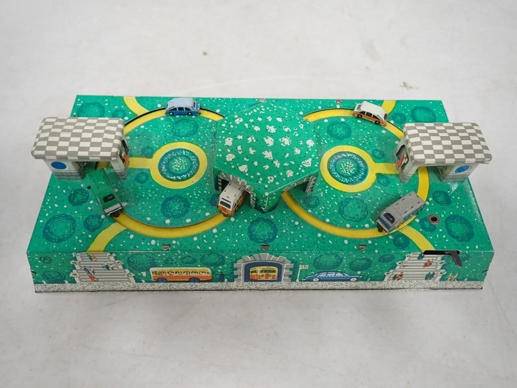 Vintage Russian Schylling Wind-Up Litho Tin Toy: Vintage Russian Schylling Wind-Up Litho Tin Toy All pictures are considered part of the description and should be examined carefully by bidders. Live Auctioneers is now offering Live Shipping through 