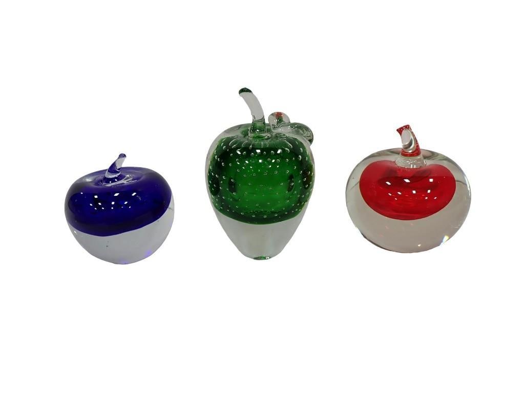 3 Vintage Art Glass Apple Paperweights / Decor: 3 Vintage Art Glass Apple Paperweights / Decor All pictures are considered part of the description and should be examined carefully by bidders. Live Auctioneers is now offering Live Shipping through