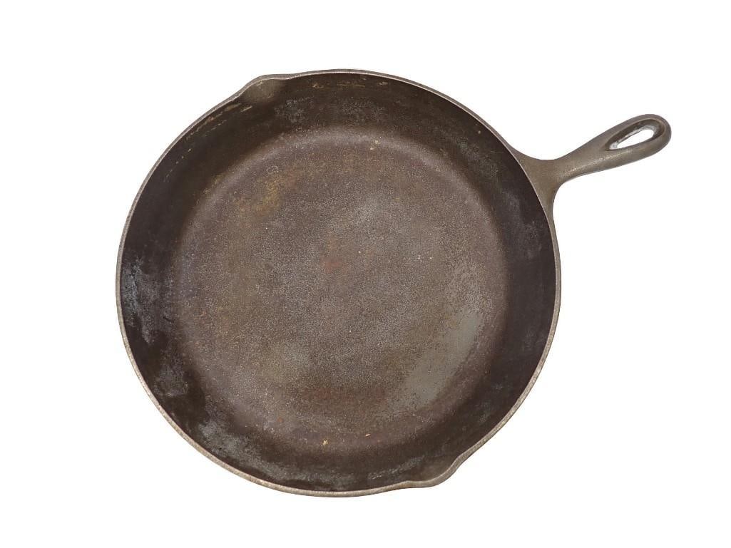 Vintage Cast Iron Skillet with Cracker Barrel Design on the bottom (1 of 6)