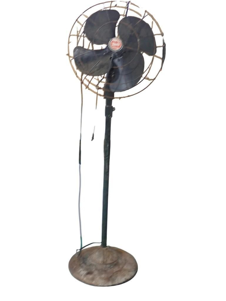 Vintage or Antique Diehl Electric Stand Fan: Vintage or Antique Diehl Electric Stand Fan All pictures are considered part of the description and should be examined carefully by bidders. Live Auctioneers is now offering Live Shipping through