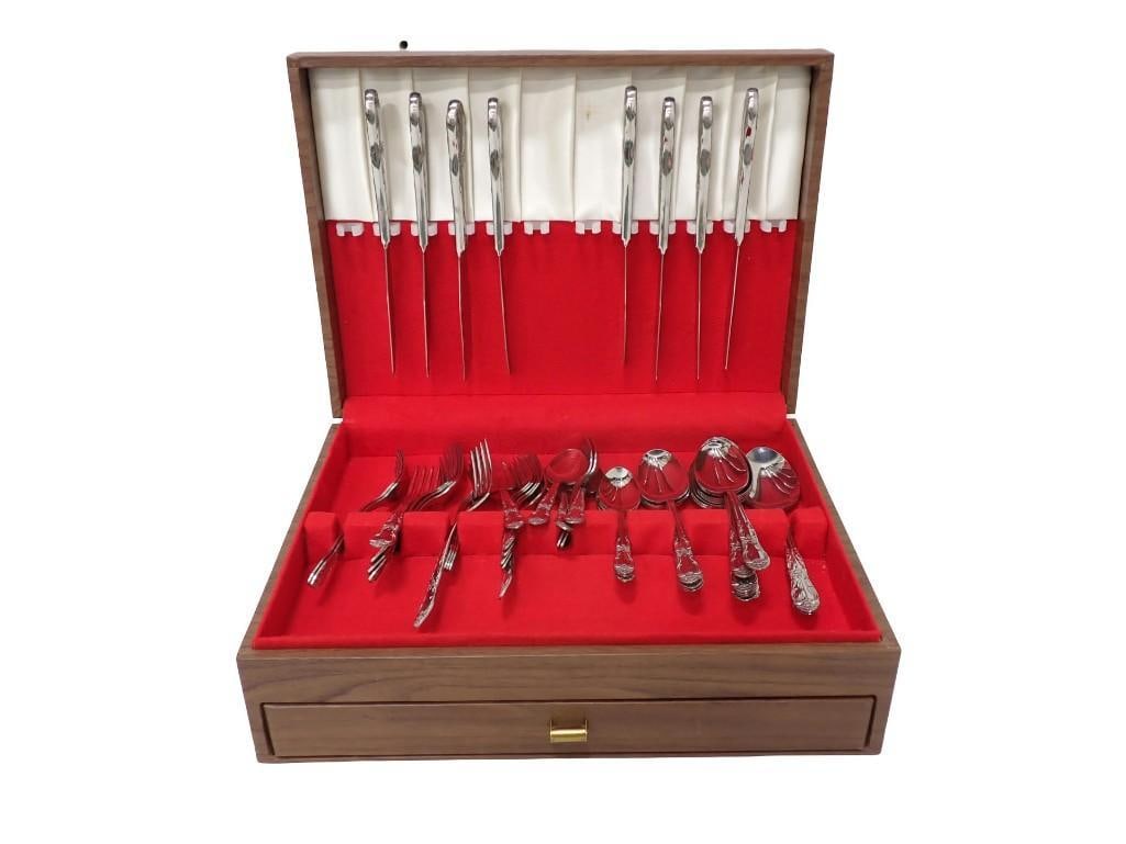 Flatware Set with Case (1 of 8)