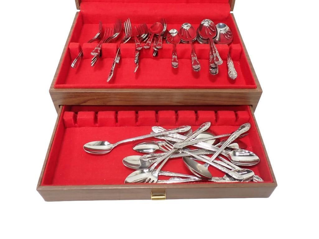 Flatware Set with Case - 4