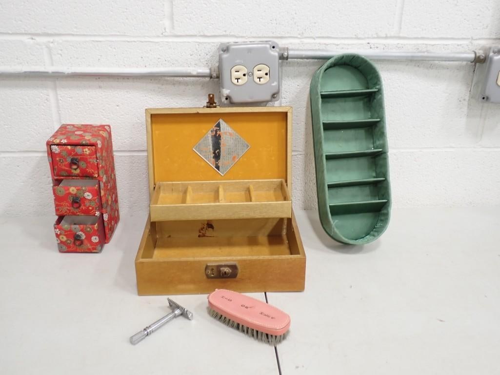 Vintage Jewelry and trinket boxes, Vintage Brush and Micromatic Razor (1 of 6)