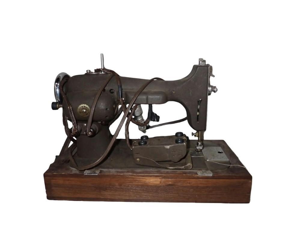 Vintage Graybar Sewing Machine (1 of 6)
