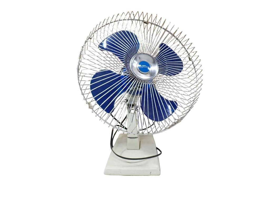 Vintage Signature Desk Fan: Vintage Signature Desk Fan All pictures are considered part of the description and should be examined carefully by bidders. Live Auctioneers is now offering Live Shipping through them. This is an opti