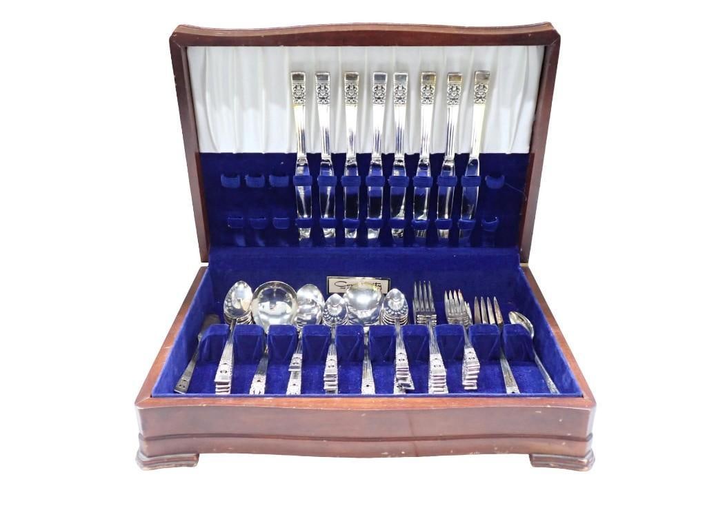 Set of Community Silverplate Flatware with Case (1 of 14)