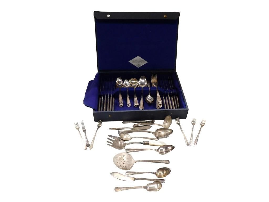 Lot of Vintage Deerfield Silverplate Flatware with a Tarnot Case (1 of 13)