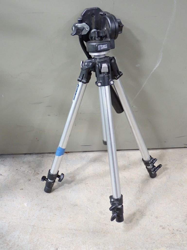 Bogen Manfrotto 3001 professional tripod with 3126 fluid head: Bogen Manfrotto 3001 professional tripod with 3126 fluid head All pictures are considered part of the description and should be examined carefully by bidders. Live Auctioneers is now offering Live Shi
