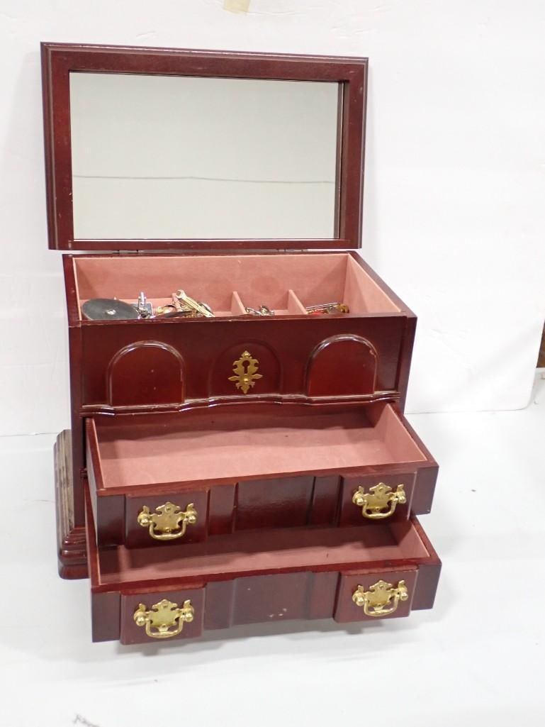 Vintage Jewelry Box with assorted costume jewelry: Vintage Jewelry Box with assorted costume jewelry All pictures are considered part of the description and should be examined carefully by bidders. Live Auctioneers is now offering Live Shipping throug