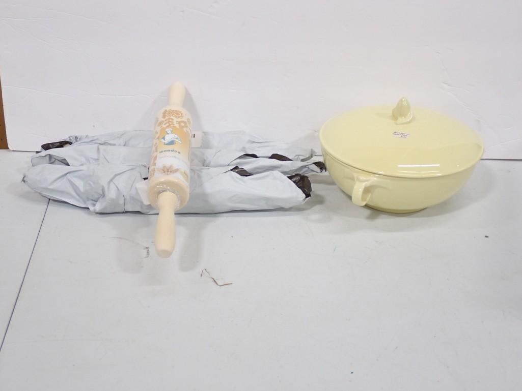 Lu-Ray Pastels Bowl with Lid and some new in package rolling pins (1 of 10)