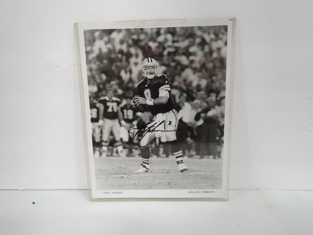 Troy Aikman Autographed Photo - no COA: Troy Aikman Autographed Photo - no COA All pictures are considered part of the description and should be examined carefully by bidders. Live Auctioneers is now offering Live Shipping through them. Thi