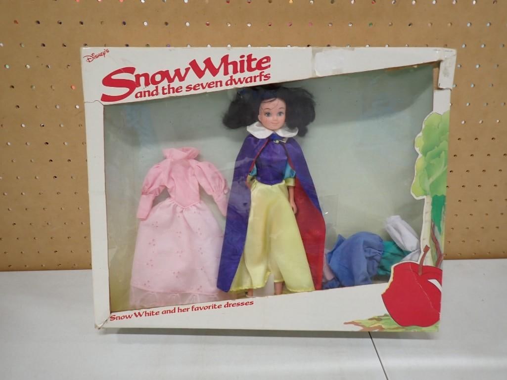Vintage Walt Disney Snow White and her favorite dresses doll set with box: Vintage Walt Disney Snow White and her favorite dresses doll set with box All pictures are considered part of the description and should be examined carefully by bidders. Live Auctioneers is now offer