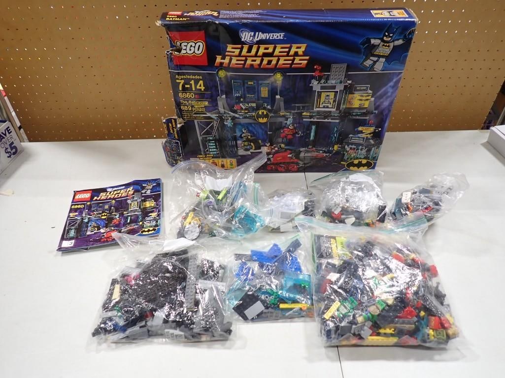 Lego DC Universe Super Heroes Set - Comes with everything as shown: Lego DC Universe Super Heroes Set - Comes with everything as shown All pictures are considered part of the description and should be examined carefully by bidders. Live Auctioneers is now offering Liv