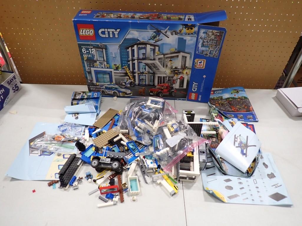 Lego City Set 60141 - comes with everything as shown: Lego City Set 60141 - comes with everything as shown All pictures are considered part of the description and should be examined carefully by bidders. Live Auctioneers is now offering Live Shipping thr