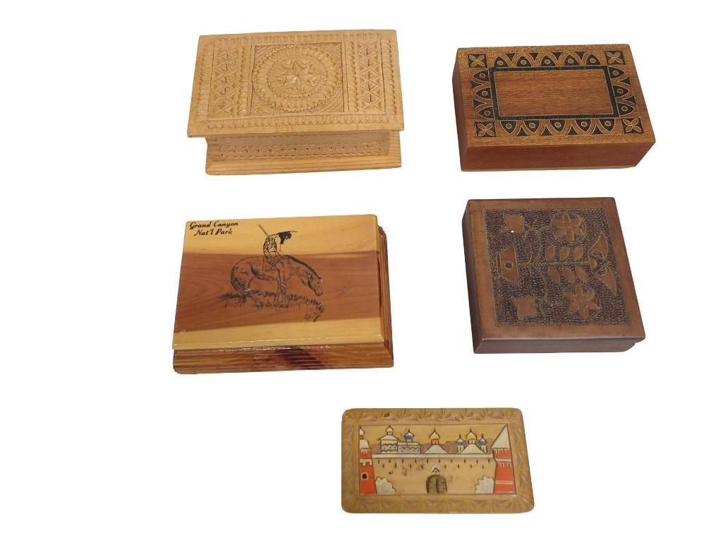 5 Wood Trinket Boxes or Jewelry Boxes with Decorative Designs: 5 Wood Trinket Boxes or Jewelry Boxes with Decorative Designs All pictures are considered part of the description and should be examined carefully by bidders. Live Auctioneers is now offering Live Shi