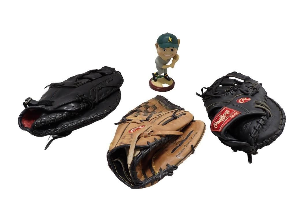 Oakland A's Bobble Head and 3 Baseball Gloves incl Guerrera and Rawlings: Oakland A's Bobblehead and 3 Baseball Gloves incl Guerrera and Rawlings. The bobble head is The Memory Company Action Bobbin Head Second in a Limited Series All pictures are considered part 