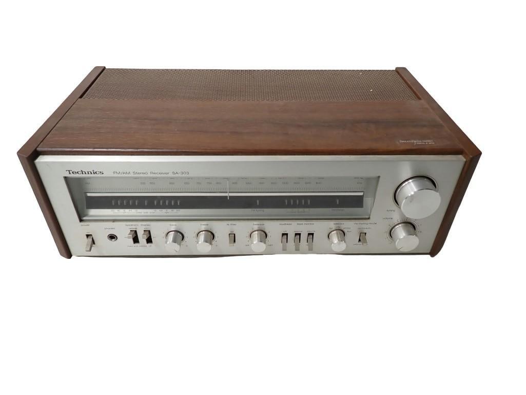 Technics AM/FM Stereo Receiver SA-303 (1 of 13)