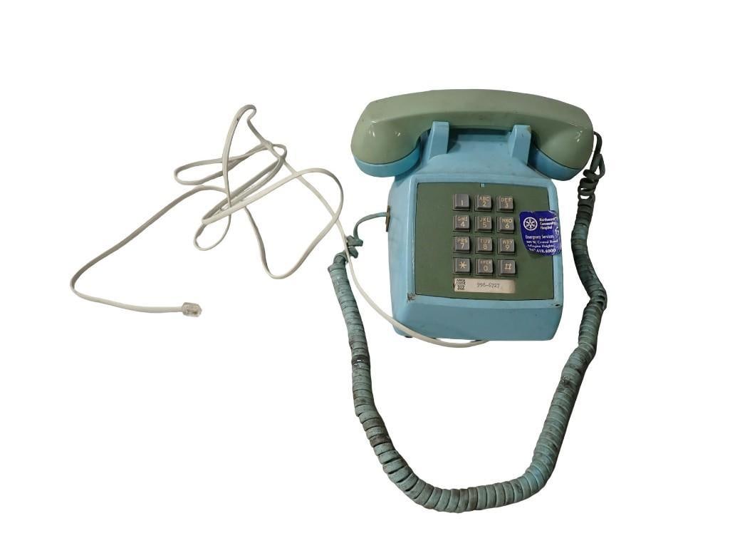 Vintage Teal Telephone: Vintage Teal Telephone All pictures are considered part of the description and should be examined carefully by bidders. Live Auctioneers is now offering Live Shipping through them. This is an optional
