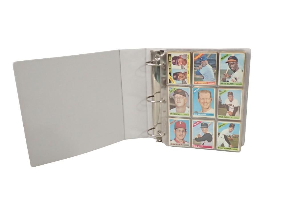 Binder of 600+ Topps Baseball Cars from the 1960's and 1970's (1 of 6)