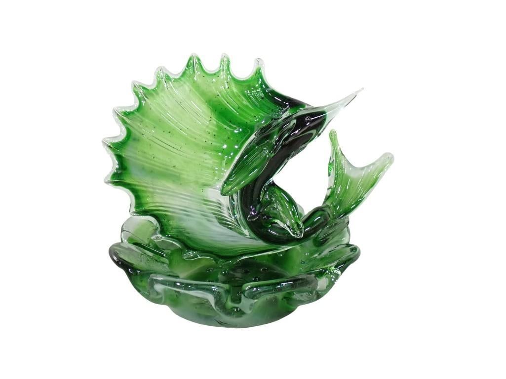 MCM Hand Blown Art Glass Trinket or Ashtray Swordfish/Sailfish Design: Mid Century Modern Hand Blown Art Glass Trinket or Ashtray Swordfish/Sailfish Design All pictures are considered part of the description and should be examined carefully by bidders. Live Auctioneers i