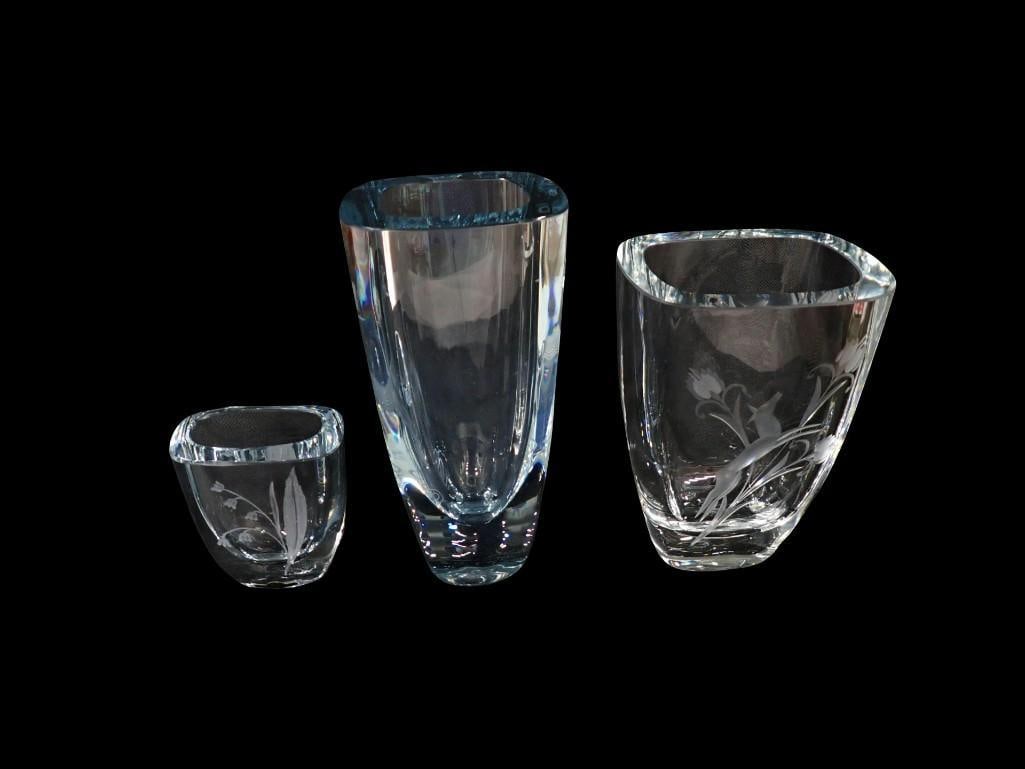3 Strombergshyttan Heavy Glass Vases - Blue with Etched Cranes, clear with Gazelle, Small Floral: 3 Strombergshyttan Heavy Glass Vases - Blue with Etched Cranes, clear with Gazelle, Small Floral - all signed with serial numbers All pictures are considered part of the description and should be exam