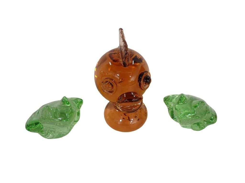 2 Vintage Studio Art Glass Frogs with Controlled Bubbles, Brown Glass Fish Signed by Zimmerman: 2 Vintage Studio Art Glass Frogs with Controlled Bubbles, Brown Glass Fish Signed by Zimmerman All pictures are considered part of the description and should be examined carefully by bidders. Live Auc
