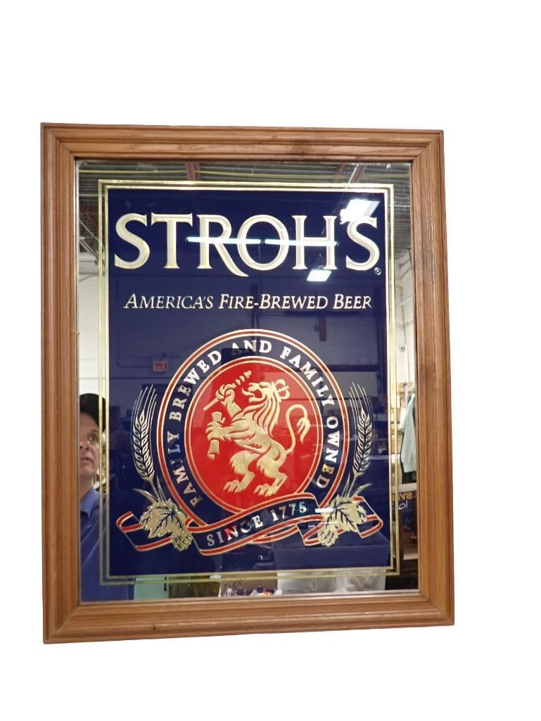 Vintage Framed Stroh's Beer Bar Mirror Wall Hanging - Measures roughly 20x16": Vintage Framed Stroh's Beer Bar Mirror Wall Hanging - Measures roughly 20x16" All pictures are considered part of the description and should be examined carefully by bidders. Live Auctioneers 